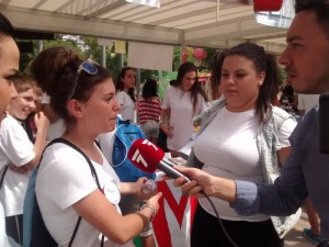 entrevista a un alumno del colegio San José de Espinardo en minimarket escolar